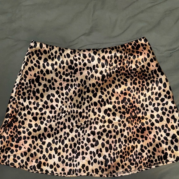Leopard Print Mini Skirt - Picture 3 of 3